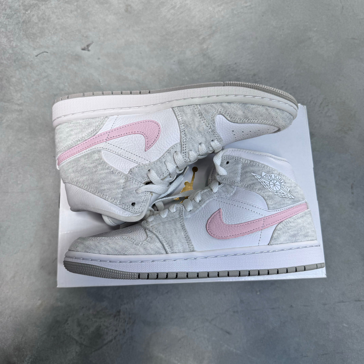 DISPLAY - Nike Womens Air Jordan 1 Mid SE Sneakers - 'White Light Iron Ore'