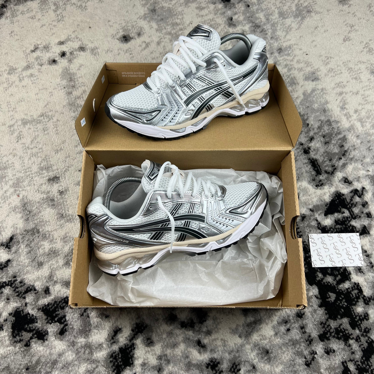 ASICS KAYANO 14 - WHITE / GRAPHITE GREY