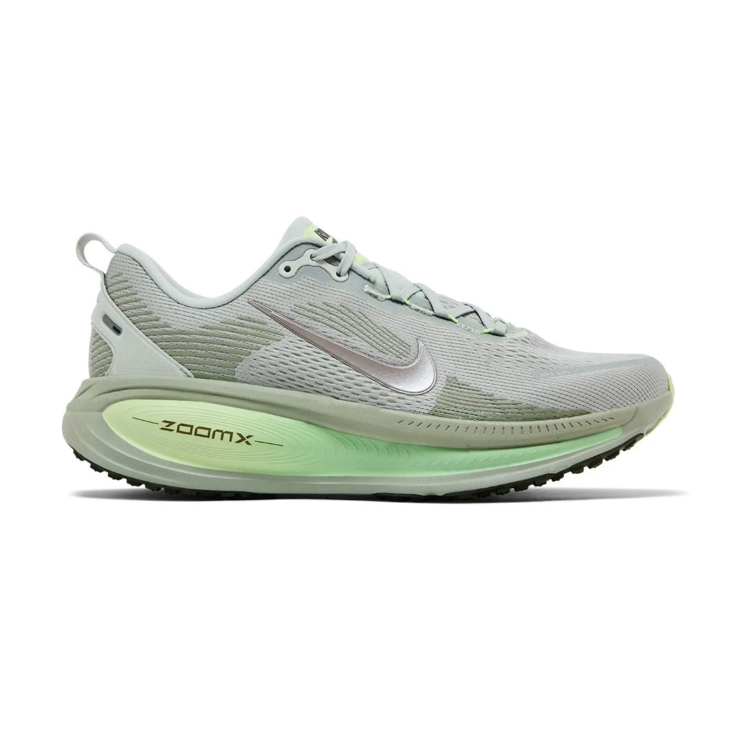 NIKE VOMERO 18 'LIGHT SILVER DUSTY OLIVE' TRAINERS